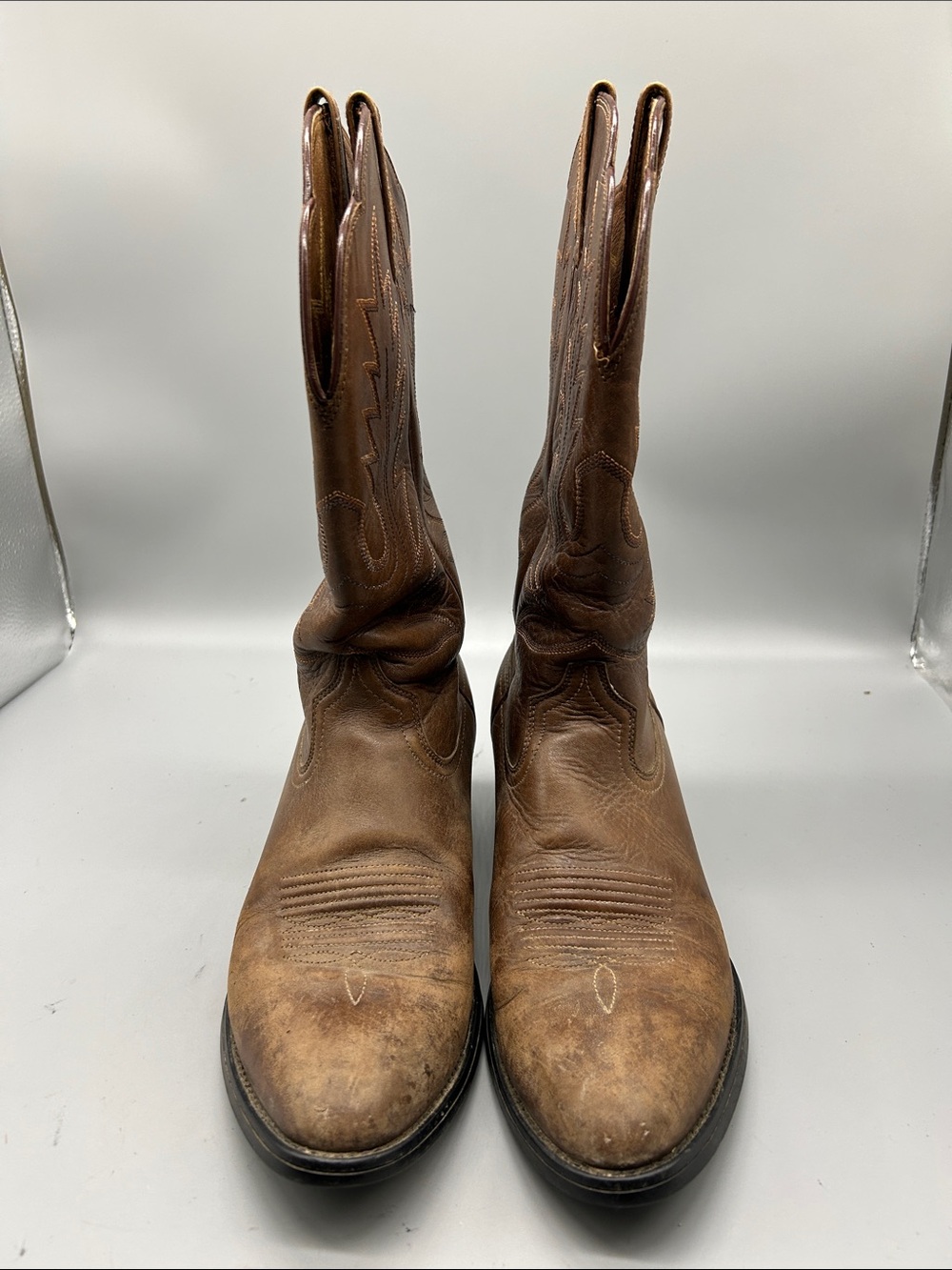 Ariat Heritage Round Toe Cowboy Western Boots - Picture 4 of 8